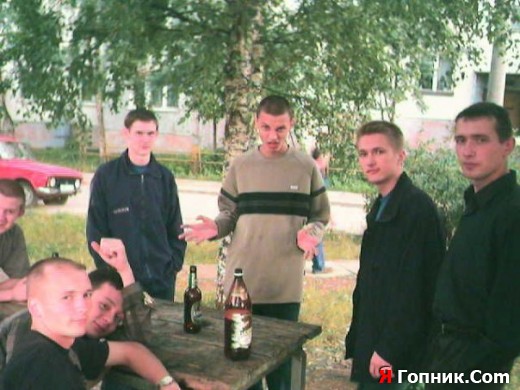 Слышь! Сгонял за сэмками-исчезни! У пацанов пищеварение от твоей патлатой сущности нарушается! Слышь! Сгонял за сэмками-исчезни! У пацанов пищеварение от твоей патлатой сущности нарушается!